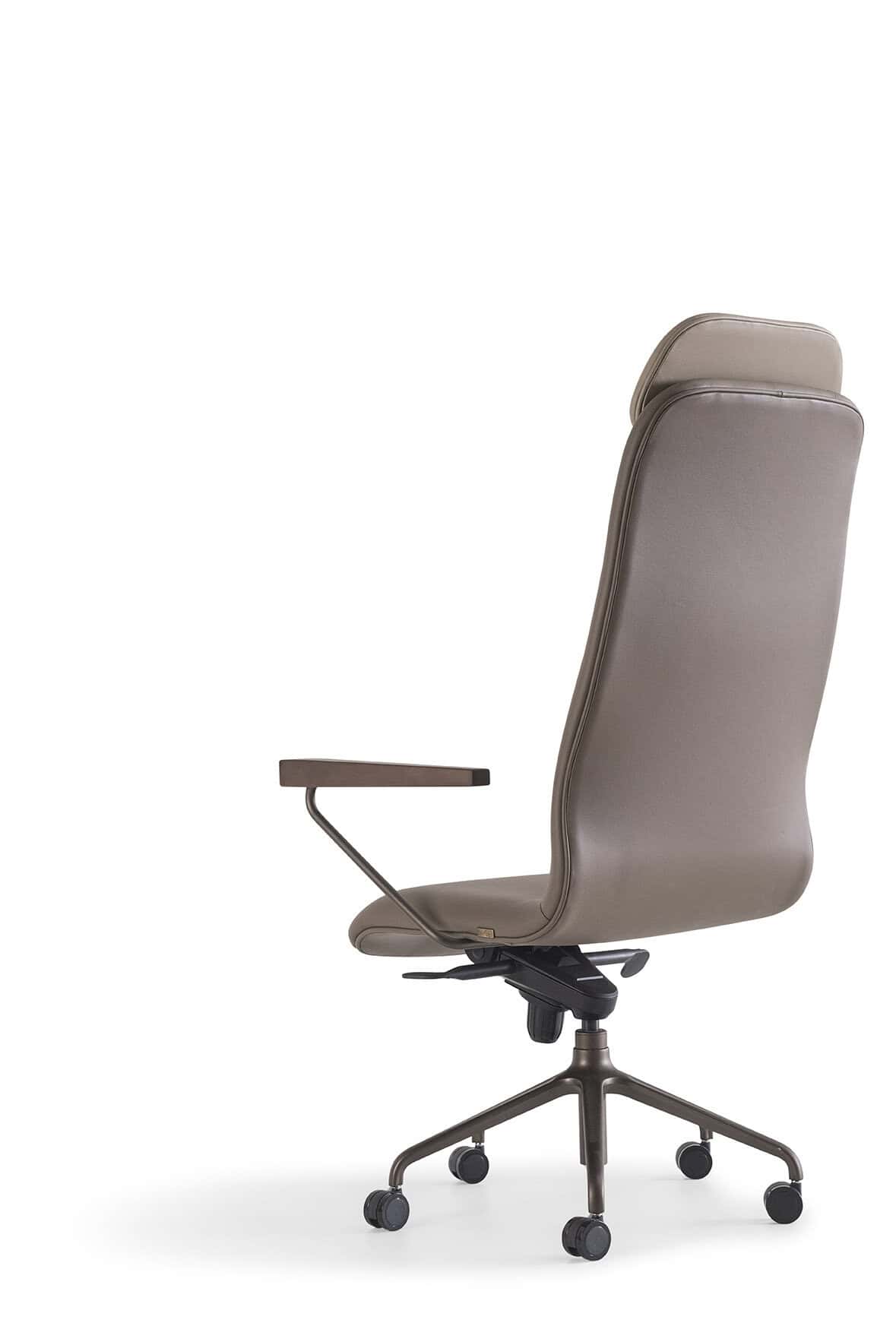 Cadeira Discovery Presidente 5H alumí. com pintura automotiva com relax, rod. Pu Flange Excêntrica CN013 Detalhe encosto CN008 Braços Nogueira Base HS07F