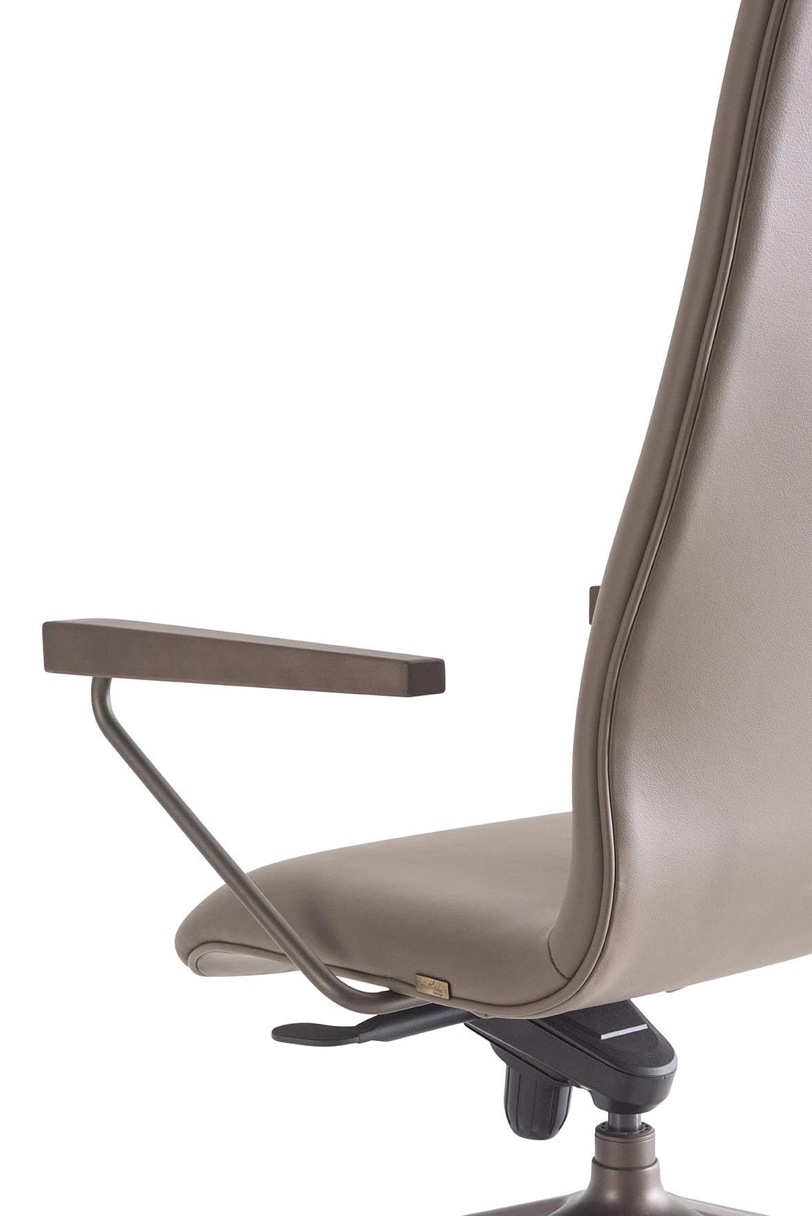 Cadeira Discovery Presidente 5H alumí. com pintura automotiva com relax, rod. Pu Flange Excêntrica CN013 Detalhe encosto CN008 Braços Nogueira Base HS07F(2)