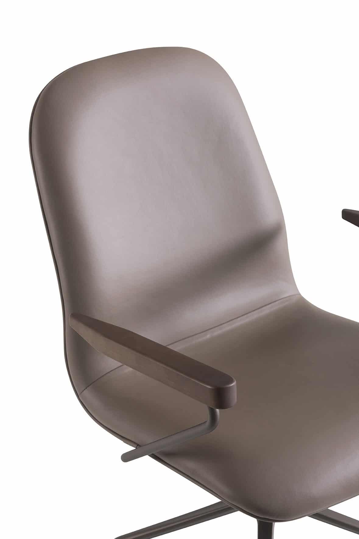 Cadeira Miranda Base 04 hastes, fixa, alumínio pinta. automo CN013 Braços Nogueira Base HS07F(2)