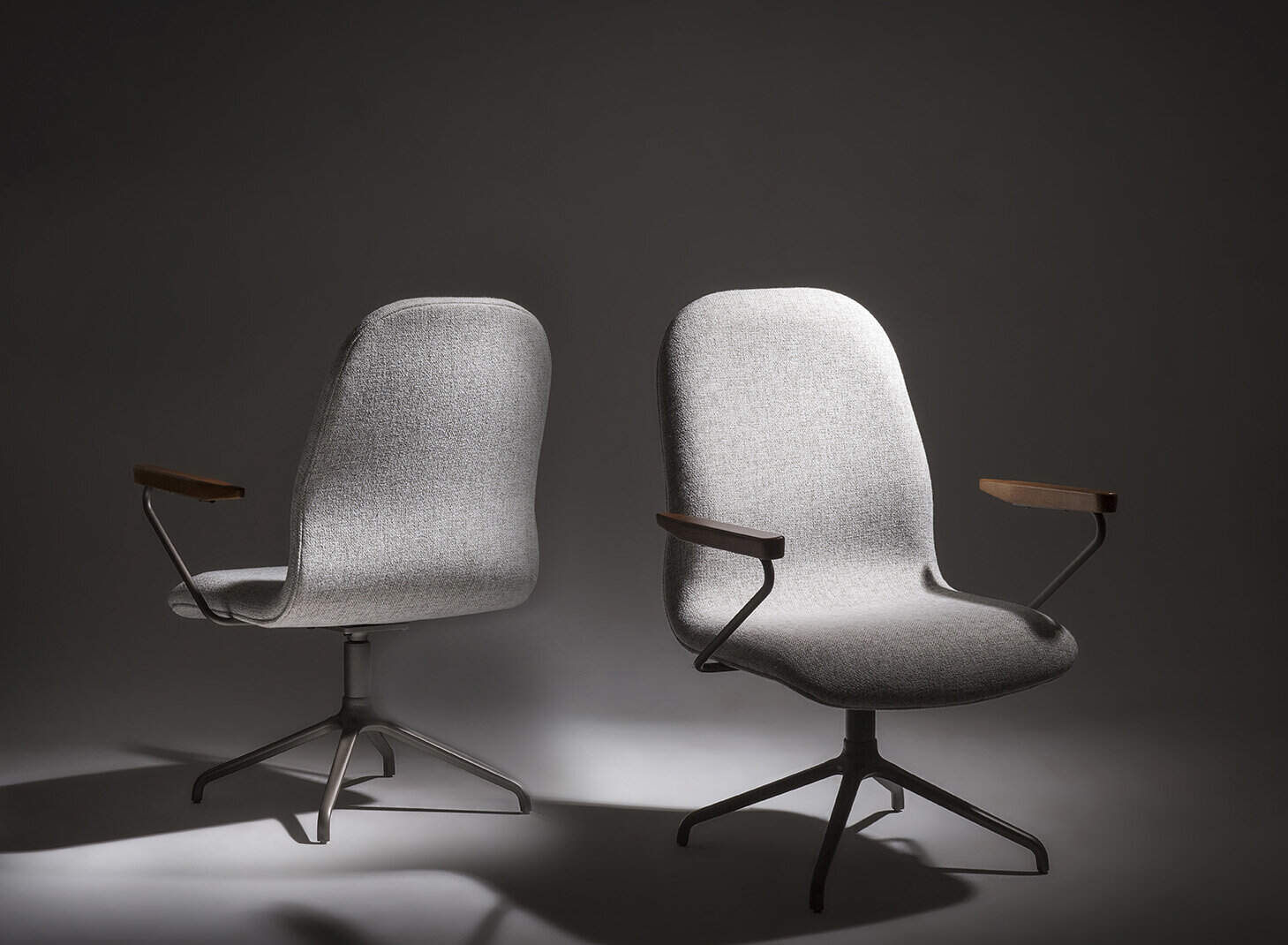 Cadeira Miranda Base 04 hastes, fixa, alumínio pinta. automo LP179 Braços Mel Base HS12F(5)